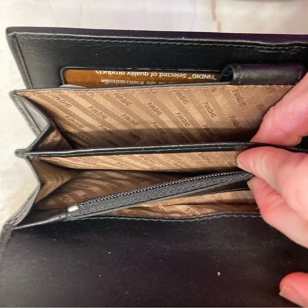 Findig genuine stingray leather wallet new without tags